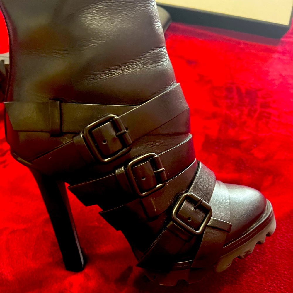 DSQUARED2 rich black leather boots size 37 with box and dust bag.